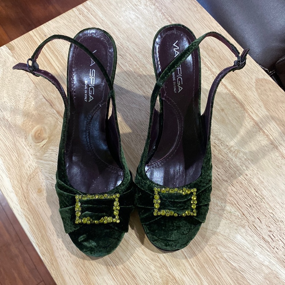 Via Spiga green velour heels size 8 1/2